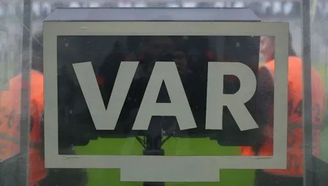 OsmanAKSU_x's tweet photo. Hiç vakit kaybetmeden VAR hakemi Atilla Karaoğlan'ın ve birinci derece yakınlarının  banka hesapları, son 3 gün içerisinde gerçekleştirdiği telefon görüşmeleri incelenmelidir. @EmniyetGM @AliYerlikaya https://t.co/LteBvRMAnM