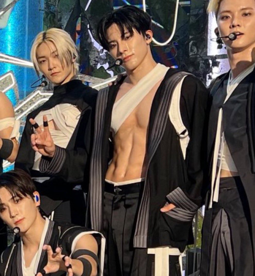 sohnericthinker's tweet image. i feel dizzy everytime i see these pics 😵‍💫😵‍💫

#THEBOYZ #ERIC #더보이즈 #에릭