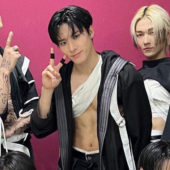 sohnericthinker's tweet image. i feel dizzy everytime i see these pics 😵‍💫😵‍💫

#THEBOYZ #ERIC #더보이즈 #에릭