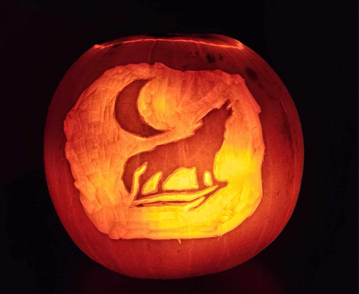 jamaicanrob's tweet photo. 🎃LONE WOLF🎃

For all those solo players out there, new carving based on the new lone wolf perk.

#FOTL2024 #Destiny2Art #destiny2
@DestinyTheGame @A_dmg04 @Destiny2Team  @Cozmo23 @BrunoLouviers @MoltenSlowa https://t.co/xet7YUc018