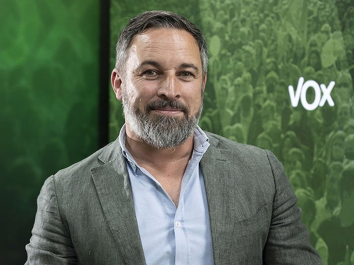 - Hizo presidente al Mazón que no activó la emergencia.
- Su partido cerró la Unidad Valenciana de Emergencias y dedicó el dinero a corridas de toros.
- Niega el cambio climático.
- Defendió edificar en zonas inundables.
- Tiene la putísima poca vergüenza de señalar a otros.