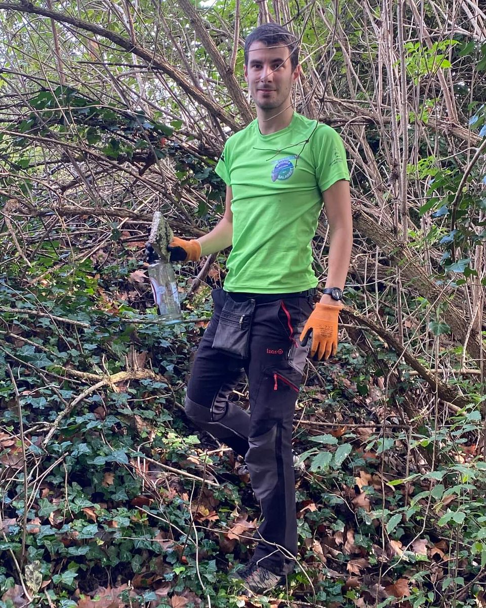 BrigadaSalabret's tweet photo. Diumenge 3 de novembre
78 kg de deixalles recollides per 7 voluntaris en 90 minuts a la zona de skate de davant el Pavelló de Fontajau

💚🌍💙No és la nostra brossa, però sí és el nostre Planeta💙🌍💚

#dosomethingfornothing #letscleanuptheenvironment #greensockmovement https://t.co/Jr4Z0TXpXs