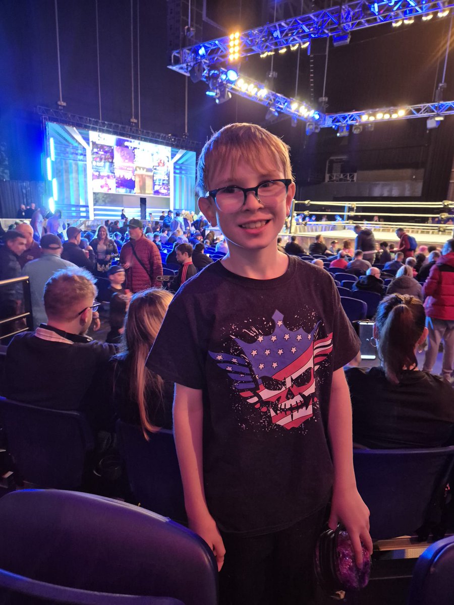 gkf1312's tweet photo. The boss's first wwe event @WWE 

#WWEDublin https://t.co/kEW5y6gePq