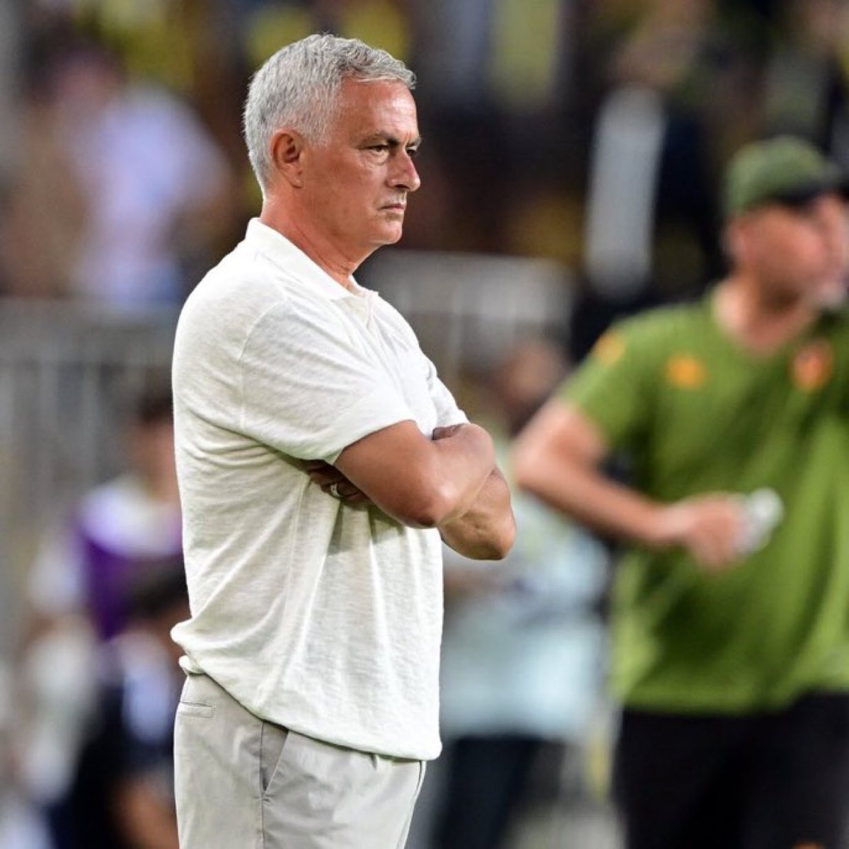 جوزيه مورينيو:
"لا نريد أتيلا كاراوغولان (حكم الفار) ان يتواجد في الملعب أو حتى من غرفة الفار ! رائحتة القذرة تصل إلى أنفي!"