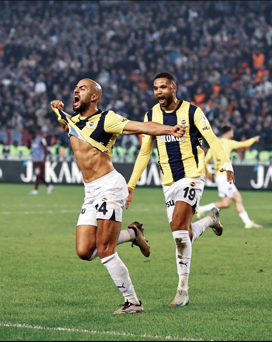 N'oldu pek bi' keyfin yok
Düşlediğin gibi olmadı mı?