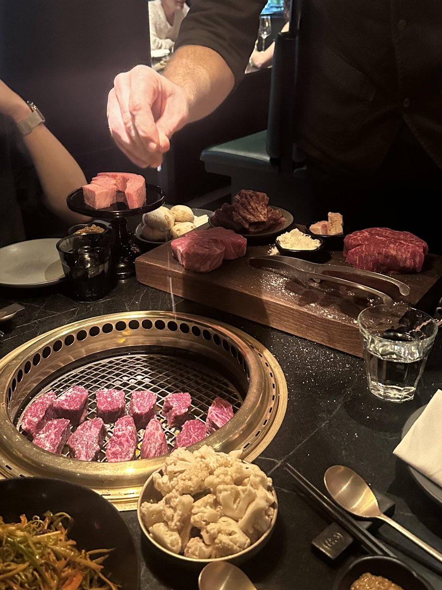 In the smoke of fireworks, the taste buds on the tip of the tongue are deeply awakened
