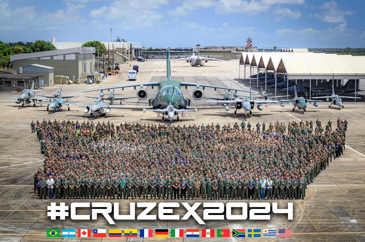📍Natal, #Brazil (🇧🇷) 

The official group photo for the multinational exercise #CRUZEX2024 currently ongoing in Brazil

Aircraft in the grouping: A-4, KT-1P, F-5, F-16, Super Tucano, KC-390, Gripen E, F-15, Tucano, AMX, and Pampa.