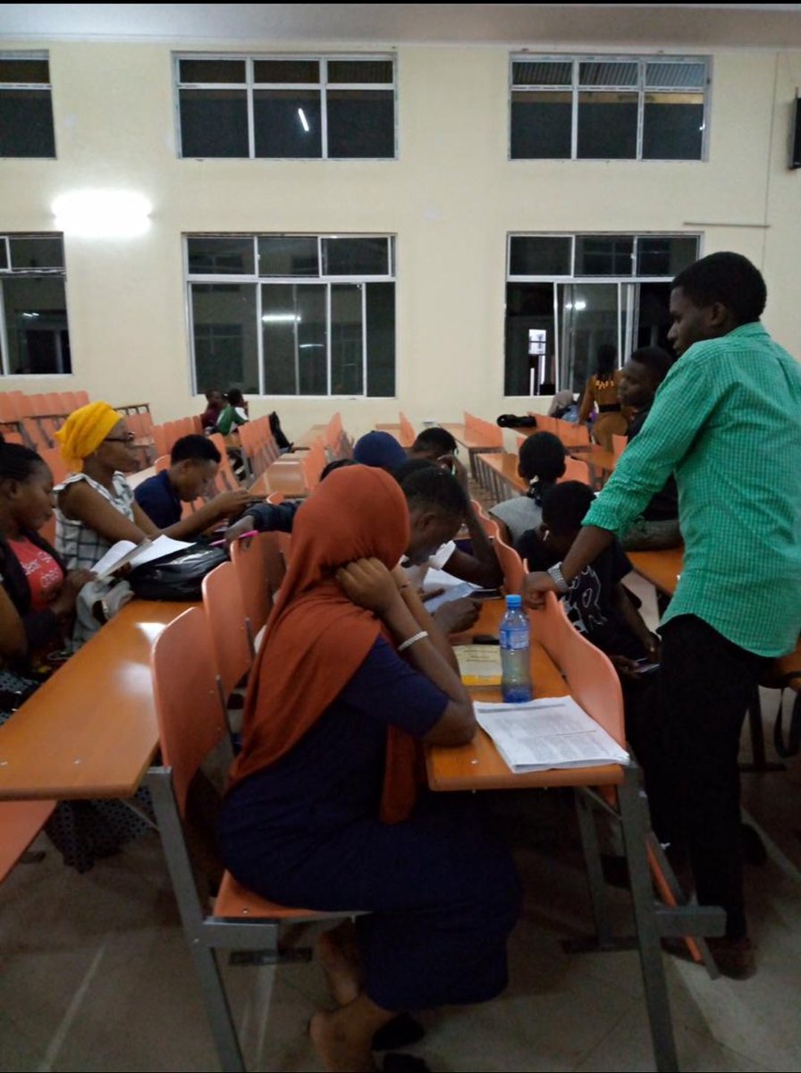 insightcouncil_'s tweet photo. First year Wana mbwembwe sana yani slide 3 wanafanya discussion 😂🙌

Ngoja tuone ila hawa chuo kikichanganya ndio wanakuaga wazima moto wazuri 😂🙌 https://t.co/uKrBaF4S1s
