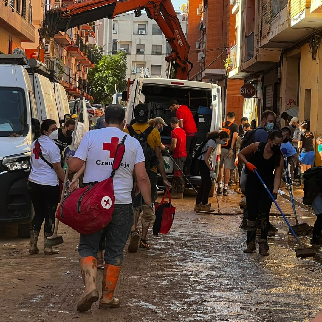 Gracias al esfuerzo de todos los equipos, del voluntariado y de cada persona que está brindando apoyo en la Comunidad Valenciana. Sabemos que aún hay zonas a las que no hemos podido acceder, pero no nos iremos de Valencia hasta atender a toda la población que nos necesita.