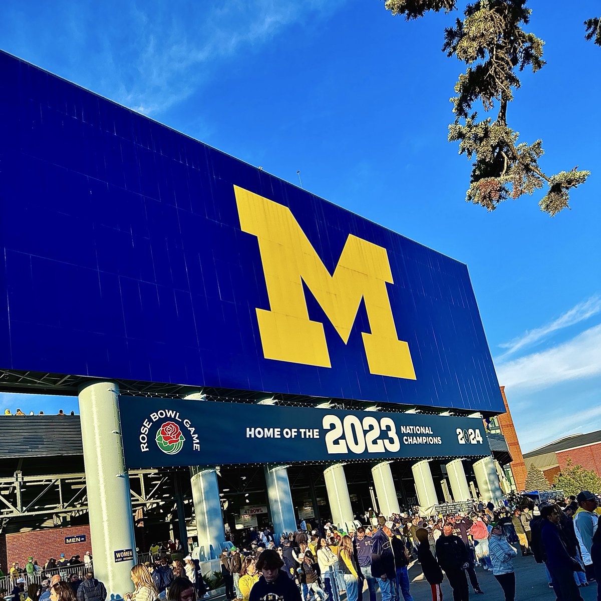 Araf Evans, Jr. "7" (@arafevansjr) on Twitter photo First time in Ann Arbor & loved it!
Thank you <a href="/UMichFootball/">Michigan Football</a> for the great game day visit <a href="/SamPopper_/">Sam Popper</a> #GoBlue 〽️ First time in Ann Arbor & loved it!
Thank you <a href="/UMichFootball/">Michigan Football</a> for the great game day visit <a href="/SamPopper_/">Sam Popper</a> #GoBlue 〽️