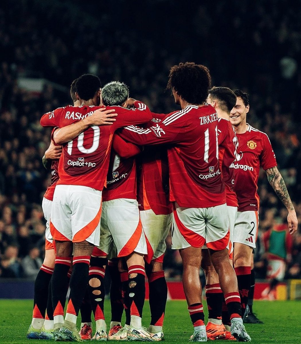 centregoals's tweet photo. 🔴🔵 Manchester United vs. Chelsea in the Premier League all-time:

▫️19 wins for United  
▫️19 wins for Chelsea  
▫️27 draws  

It’s the 𝐌𝐎𝐒𝐓 drawn fixture in Premier League history... 🤯🤝 https://t.co/NueSOOwP3h