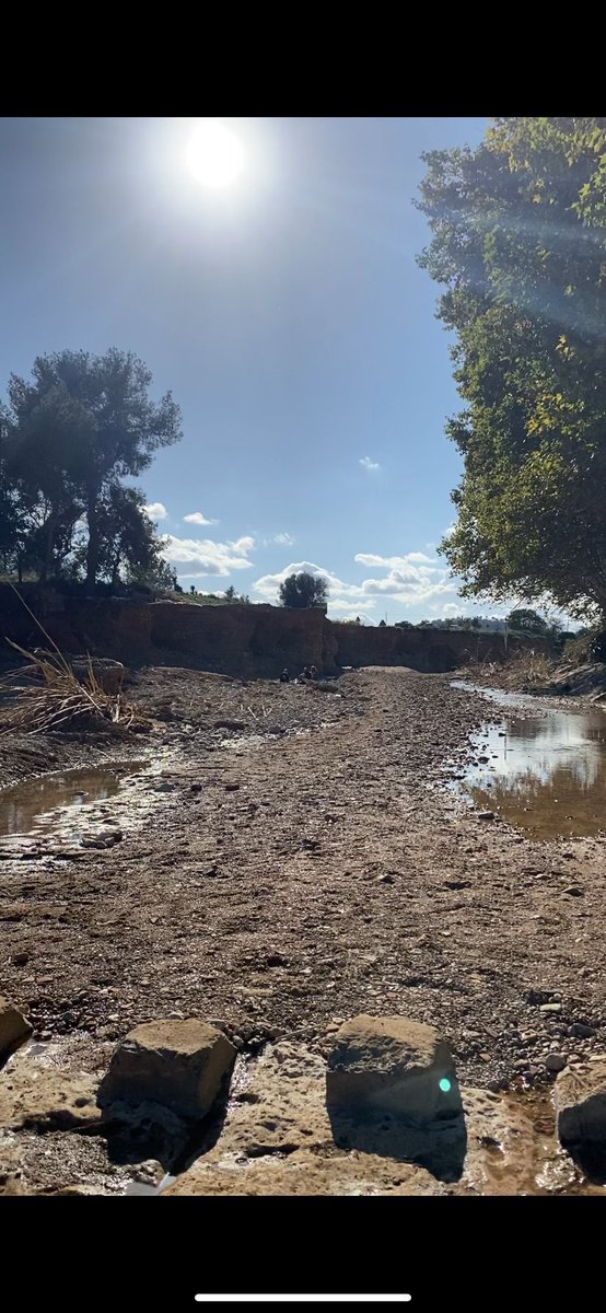 Alvaroomateo's tweet photo. Si los barrancos hubieran estado preparados para drenar toda este agua, no sé qué hubiera pasado. https://t.co/3u3V8nQOcF