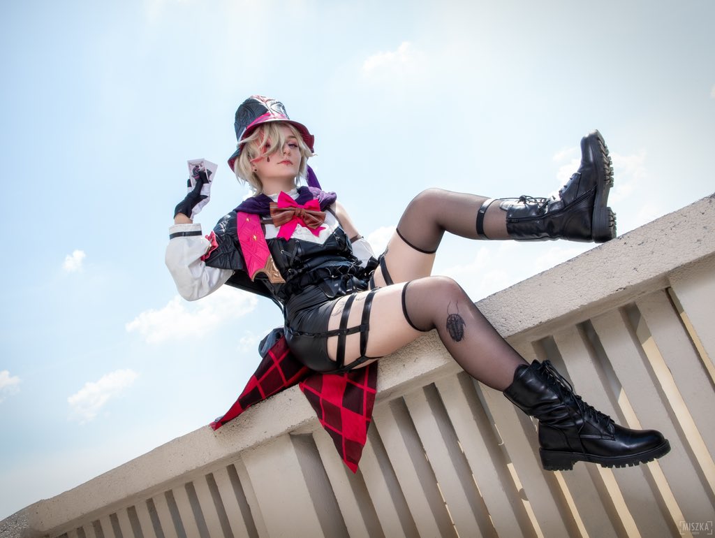 🃏 magic isn’t just a performance art, it’s also a way of thinking. many things in this world seem simple at first glance but play host to all sorts of secrets if you look deeper.

Lyney | Genshin Impact Cosplay
photo by miszka_photo on ig