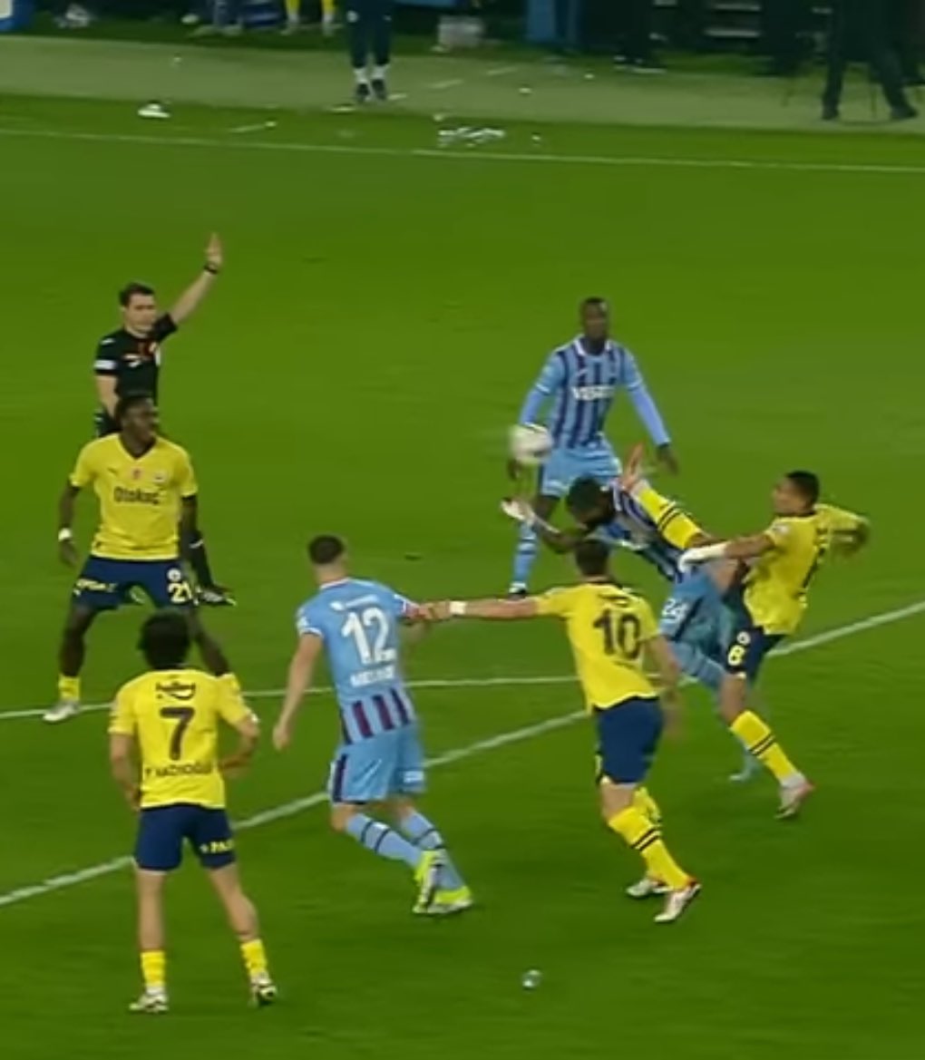 Haklı bence bunu sarı kart gösterilen tek pozisyonla gösterecem.