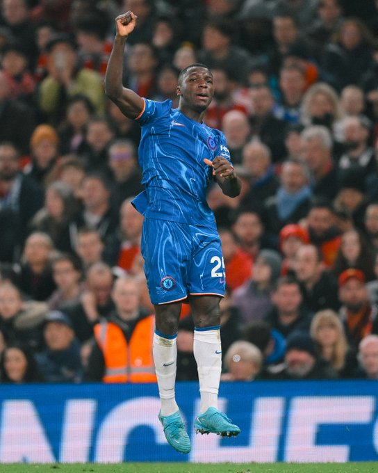 WinStatsEc's tweet image. 📊⚽️🔥 #DatoWinstats |  El partido de Moisés Caicedo 🇪🇨 empate del #Chelsea vs. el Manchester United:

🔸1⃣ Gol
🔸1°en duelos disputados (17)
🔸1°en rivales dribleados (2) 
🔸2°en faltas recibidas (3)
🔸2°en quites (3)
🔸1 asistencia de remate