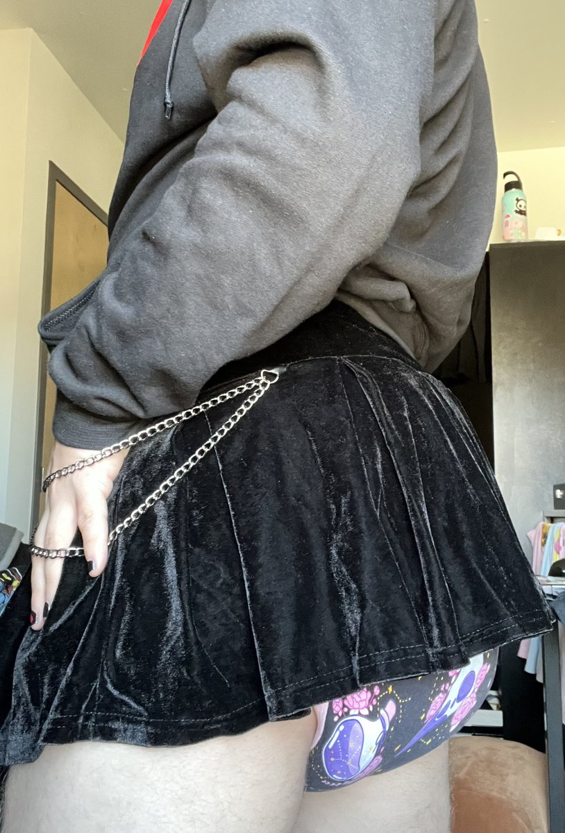 BabyWaffle129's tweet photo. Hope everyone had a Happy Halloween and all you babies didn’t pee your pants out of fear 😈 here’s my super edgy big boy outfit, do you like how it looks? 🖤
#abdl #abdlboy #abdlboysdiapered #abdldiaperboy #abdlgay #abdlonesie #diapercuck #diaperlover #diapersissy https://t.co/dcH34Yqkw7