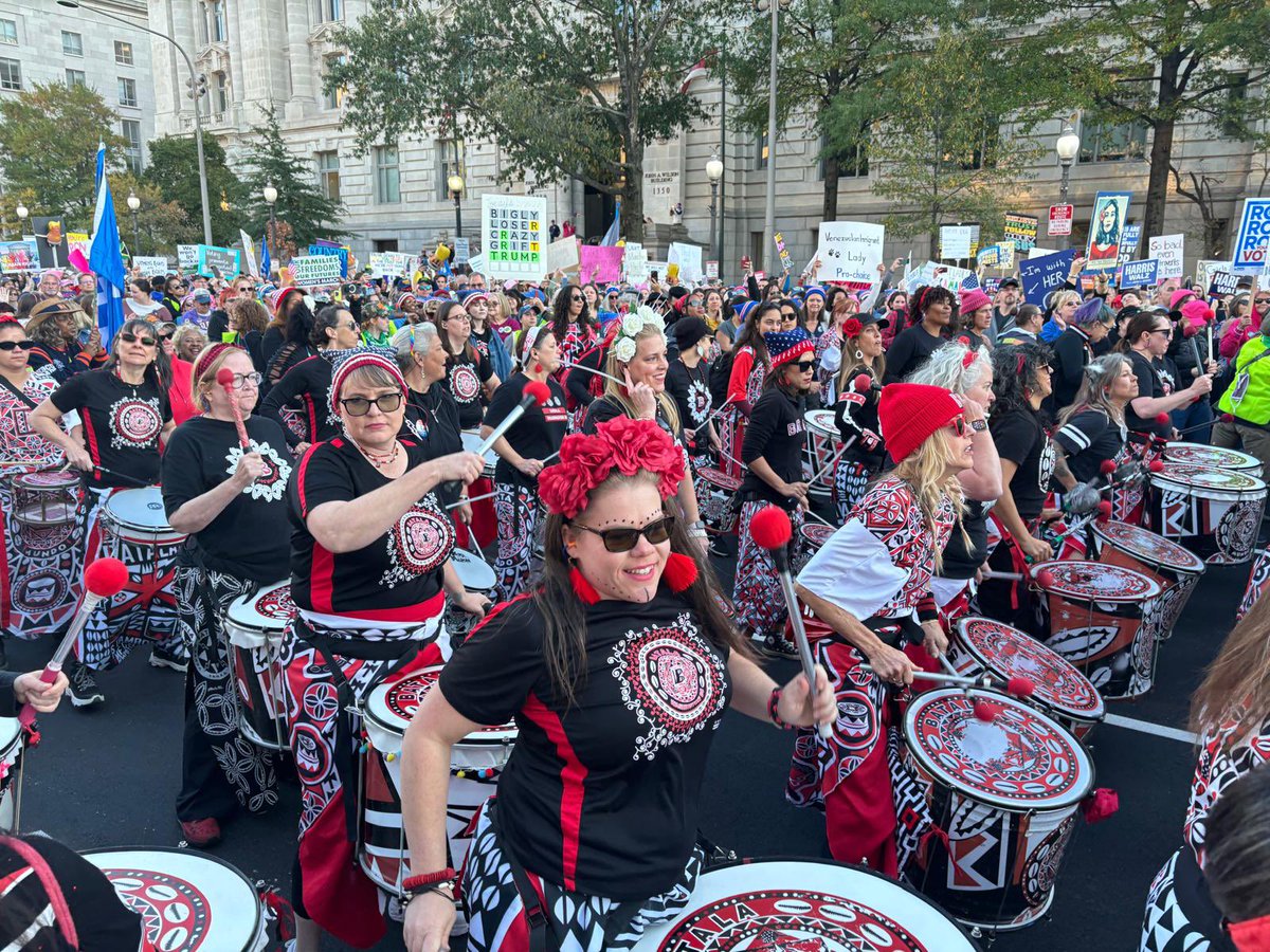 BatalaDC's tweet image. Drumming brings us together, sisterhood gives us strength. Thank you to members of Batala New York, Philly &amp;amp; Colorado for joining us during the @womensmarch! It was an incredible experience that we hope empowers everyone in the days to come! #getoutthevote #wewontgoback 💪🥁