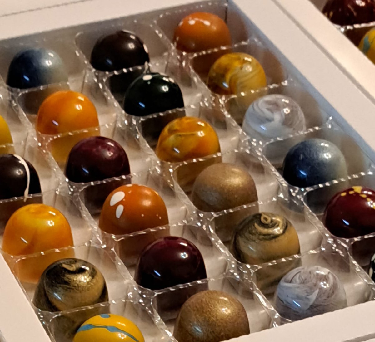 This year we have chosen to add a special chocolate to our advent calendars using one of the fantastic local producers (17 minutes away). We have chosen <a href="/FairhamGin/">Fairham Gin</a> Eden gin in white chocolate 🍫🍸.
We loved tham so much we have added them to some of our mixed boxes too!