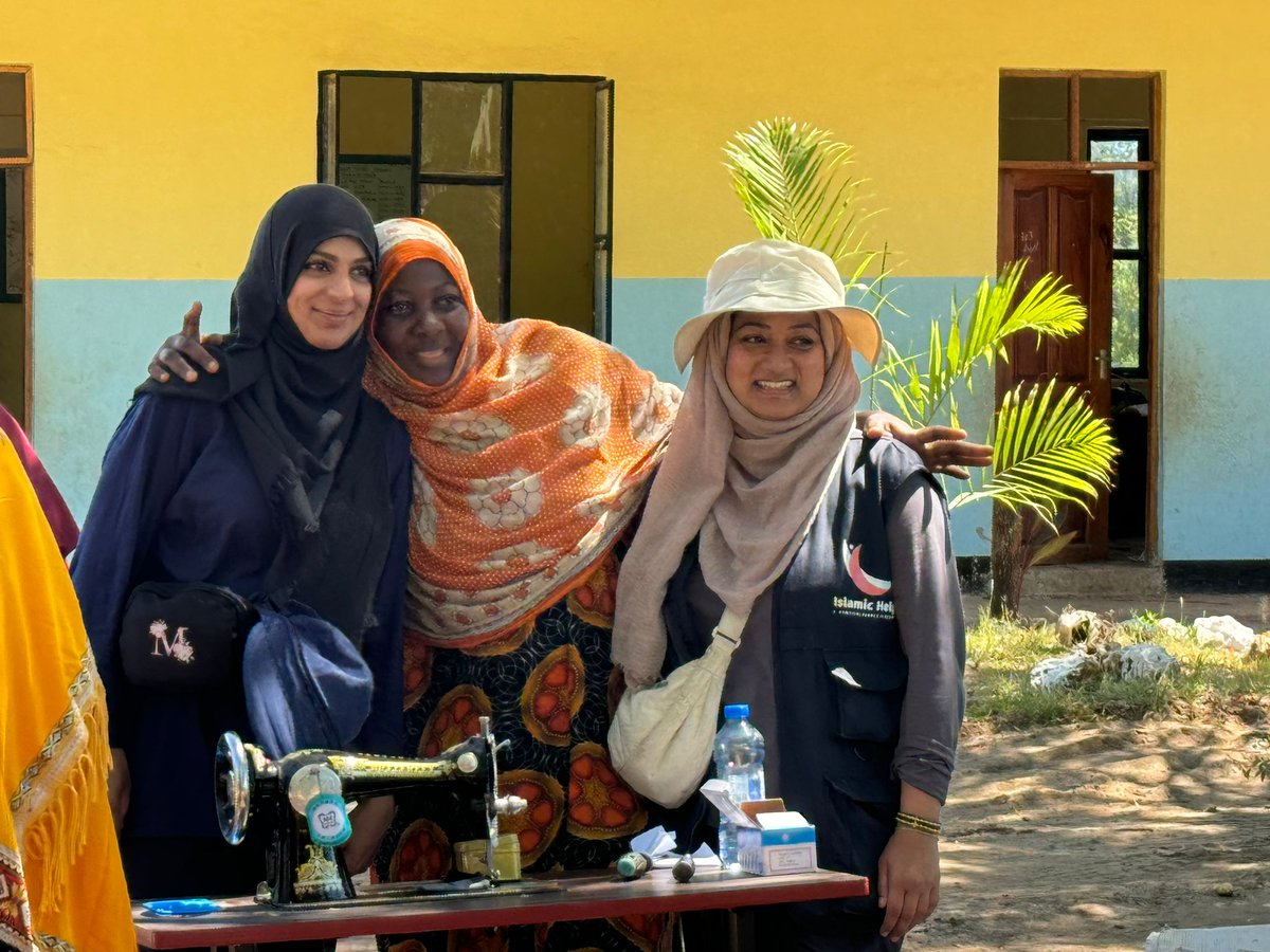 IslamicHelp's tweet image. 2/2
We also had the joy of providing goats and sewing machines to selected beneficiaries, empowering them for the future with these #livelihood projects!
To learn more about our upcoming Mission Possible deployments visit islamichelp.org.uk/mission
#MissionPossible #IslamicHelp