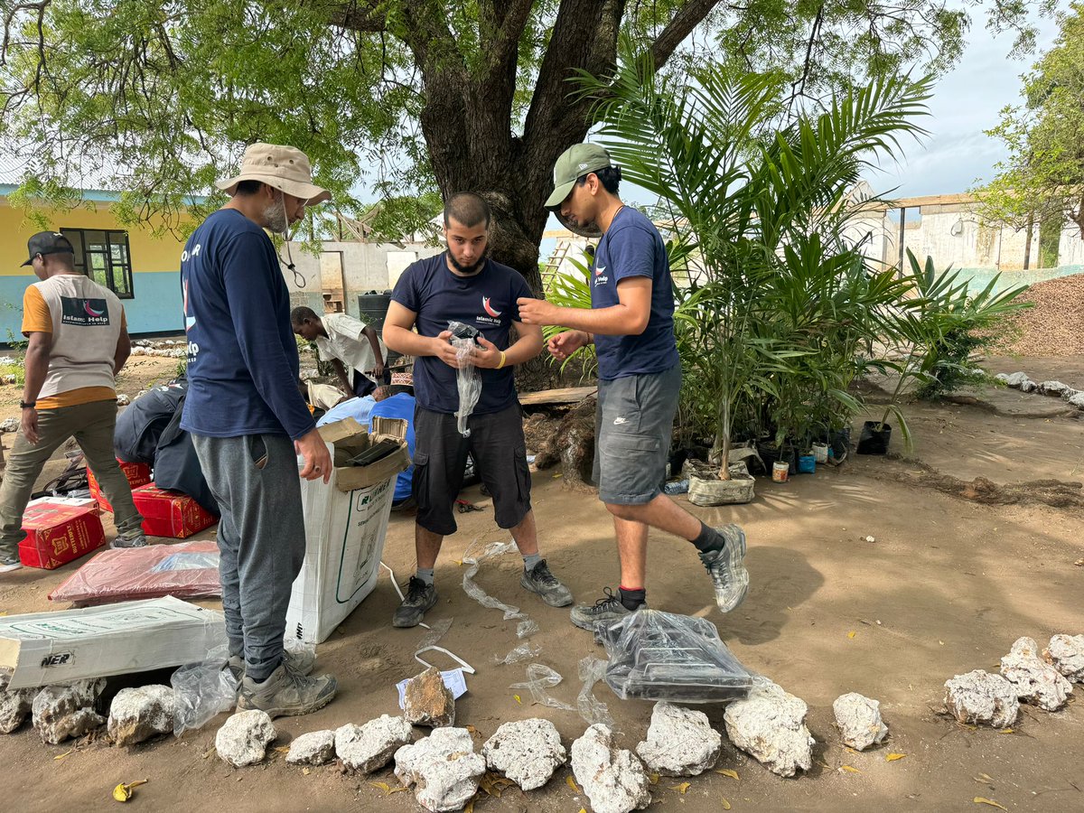 IslamicHelp's tweet image. 2/2
We also had the joy of providing goats and sewing machines to selected beneficiaries, empowering them for the future with these #livelihood projects!
To learn more about our upcoming Mission Possible deployments visit islamichelp.org.uk/mission
#MissionPossible #IslamicHelp