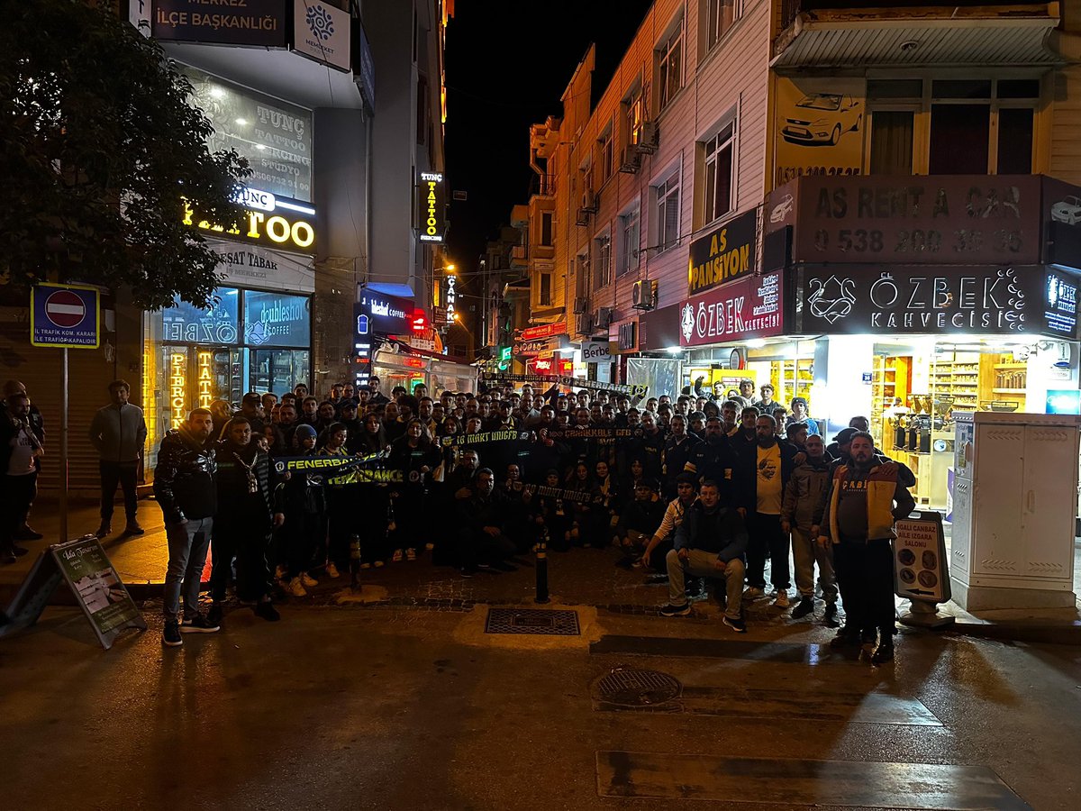 | AKYAZIDA FENER'DEN YUMRUĞU YEDİN |

FENERBAHÇEMİZ - trabzonspor karşılaşmasını grup üyelerimizle izledik. 

#18MartUNIGFB 
#UNIGFB