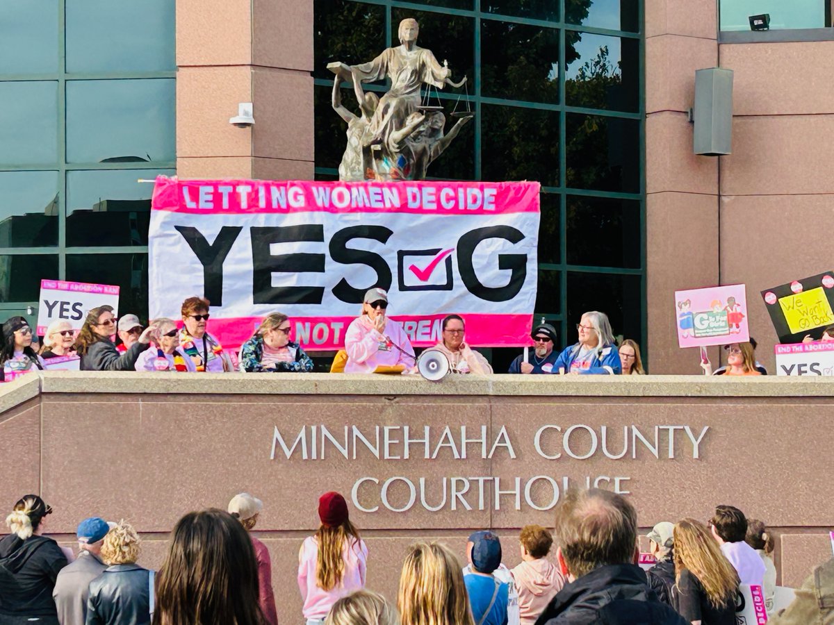 💗#SiouxFalls #SouthDakota representing! Standing up &amp; speaking out loudly for our #ReproductiveRights!#WomensMarch #WomensMarch2024 #WomensRights  #ReproductiveFreedom #RoeVWade #Roevember #Roe  #RoevemberIsHere  #WomensRightsAreHumanRights <a href="/ForDakotans/">Dakotans for Health</a> <a href="/SoDakD14Dems/">South Dakota District 14 Democrats</a> <a href="/SoDakDems/">SD Democratic Party</a>