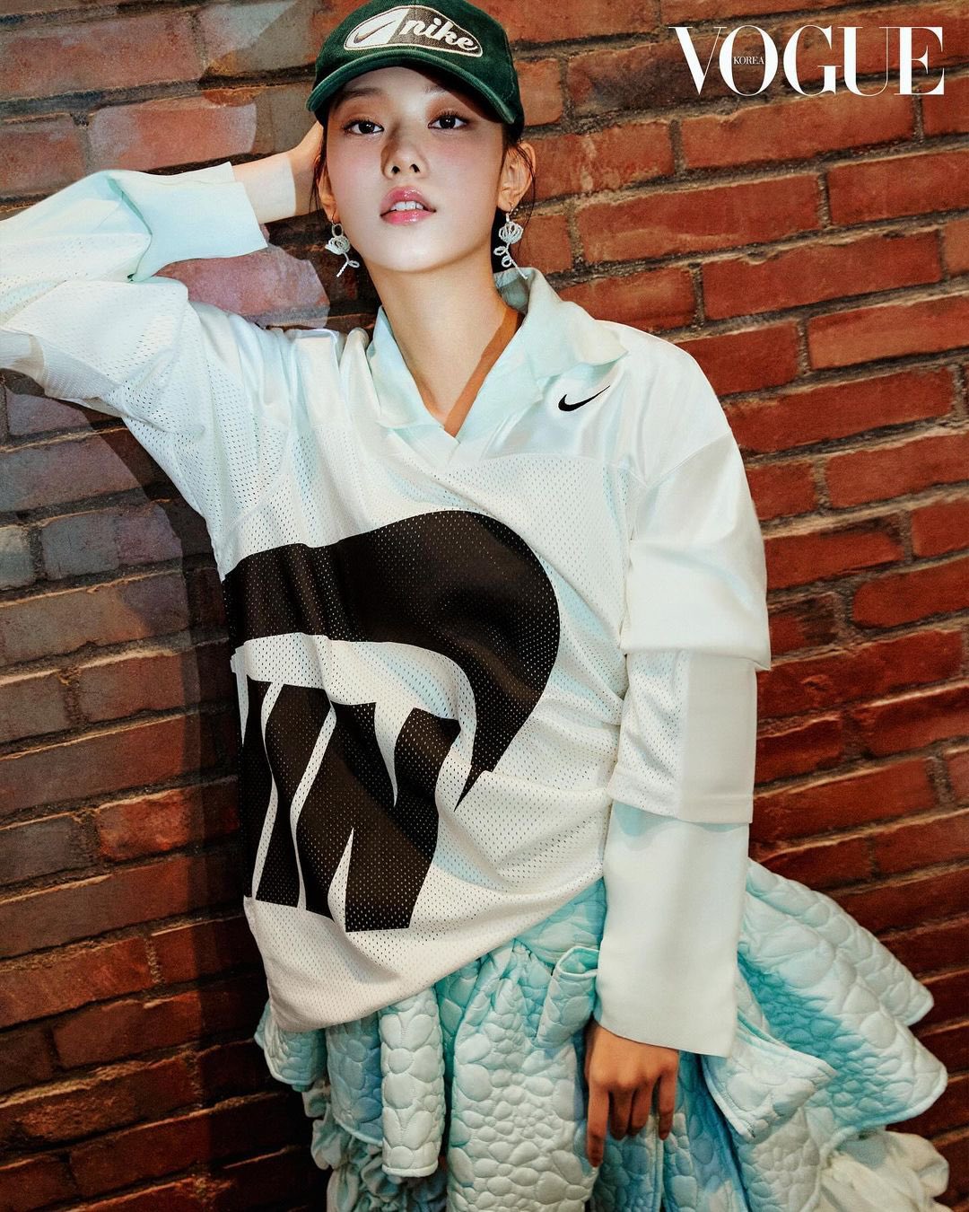 1tokki on X 241104 Vogue Korea instagram post NewJeans x Nike for Vogue Korea Digital Edition NewJeans of yesterday today and tomorrow. The cultural phenomenon of our era NewJeans who understand retro...