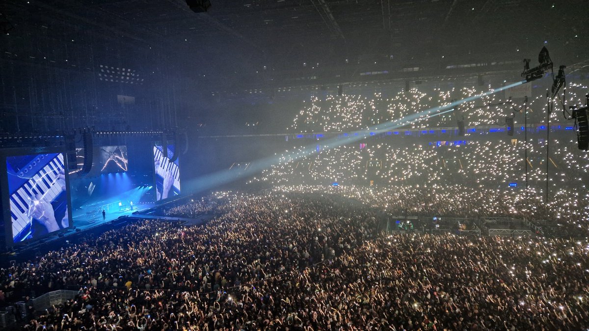 FabienGllt's tweet photo. C'était bien. C'était émouvant. C'était le passé et le présent. C'était Linkin Park. 
@ParisLaDefArena @linkinpark https://t.co/1ACNwS1FBt