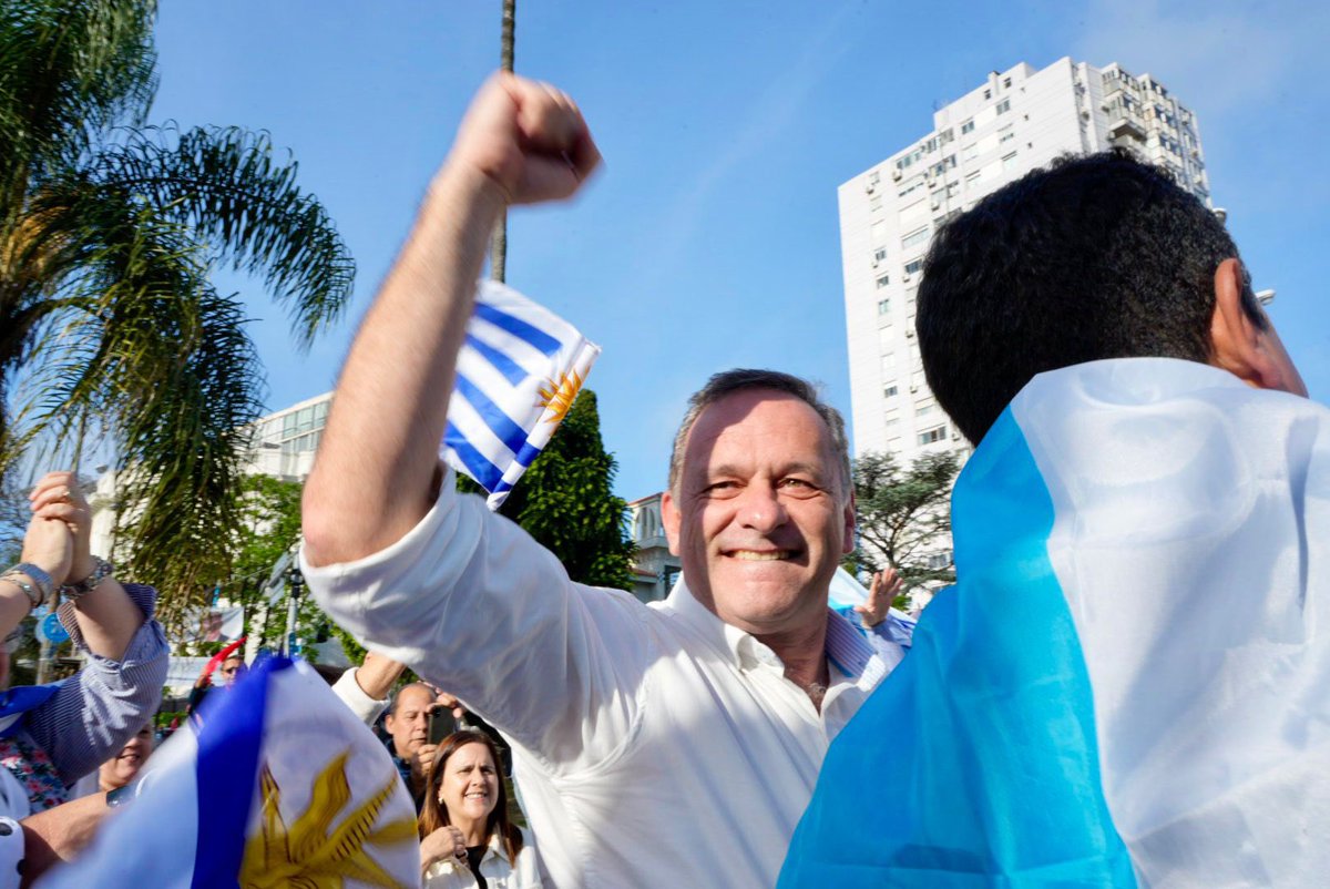 AlvaroDelgadoUy's tweet photo. Un día de mucha movilización y alegría para la Coalición. Después de compartir un encuentro en Canelones, terminamos de tarde con concentraciones en diferentes puntos de Montevideo. Un mensaje de unidad y esperanza. La Coalición está en marcha.
#LaCoaliciónEnMarcha
#UruguayEnMarcha