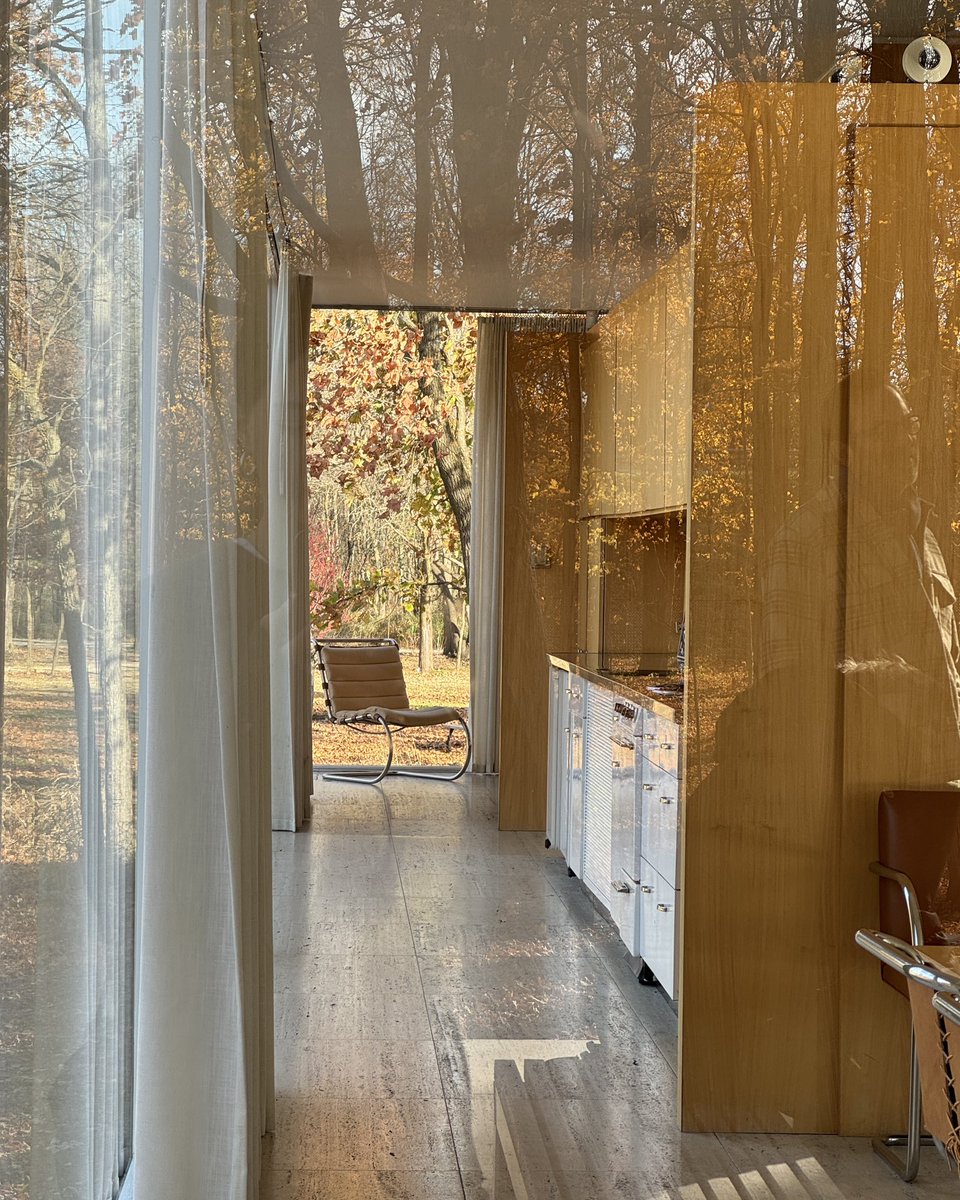 zoeloveshouses's tweet photo. the mies van der rohe haters found my farnsworth house tweet so here’s 4 more beautiful perfect pictures. they could never make me hate you!!! https://t.co/MVlLifwdeC