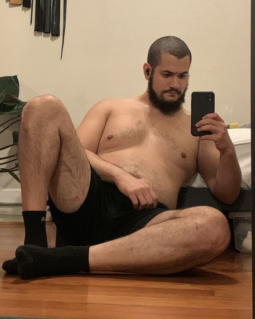 KaneCastigo's tweet photo. Like the rest of you, I too, sometimes wear pants. Surprise. https://t.co/lijoWQyk6D