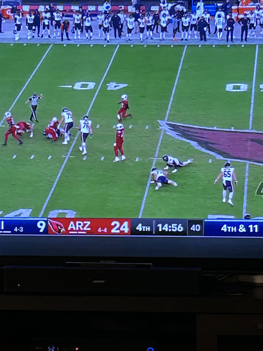 ⁦<a href="/ChicagoBears/">Chicago Bears</a>⁩ Story of bears season One lineman at the line of scrimmage just realized 6 opponents are behind him.  Two guys bowled over and laying on the ground and two helping the quarterback up. Awesome to have so many weapons but weapons don’t work without protection