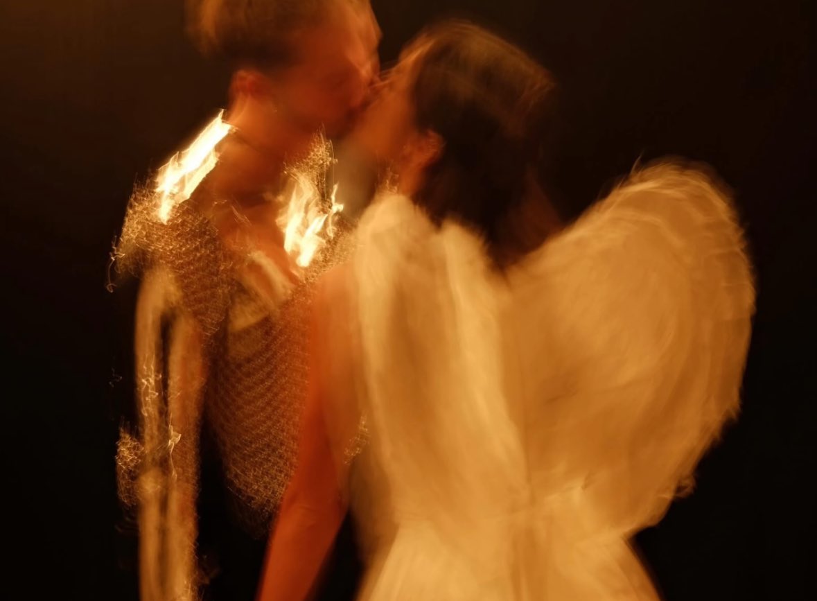 saintdemie's tweet photo. bruna marquezine and her bf joão guilherme as romeo and juliet for halloween ࣪ ִֶָ🪽་༘࿐ https://t.co/Gp0SS40ZnJ