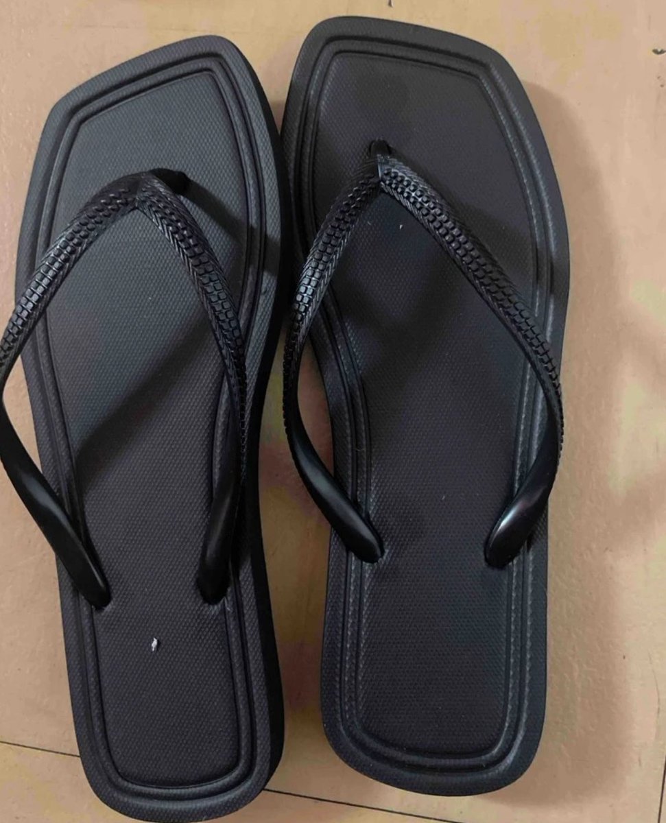 BrownnVelvet's tweet photo. Qqn pour payer ma pédicure 90€, en échange de photos ou vidéos avec cette nouvelle paire ? 💋

#feetcare #fetichiste #feetpics #soumis #SugarBabies https://t.co/szb7cJezL6