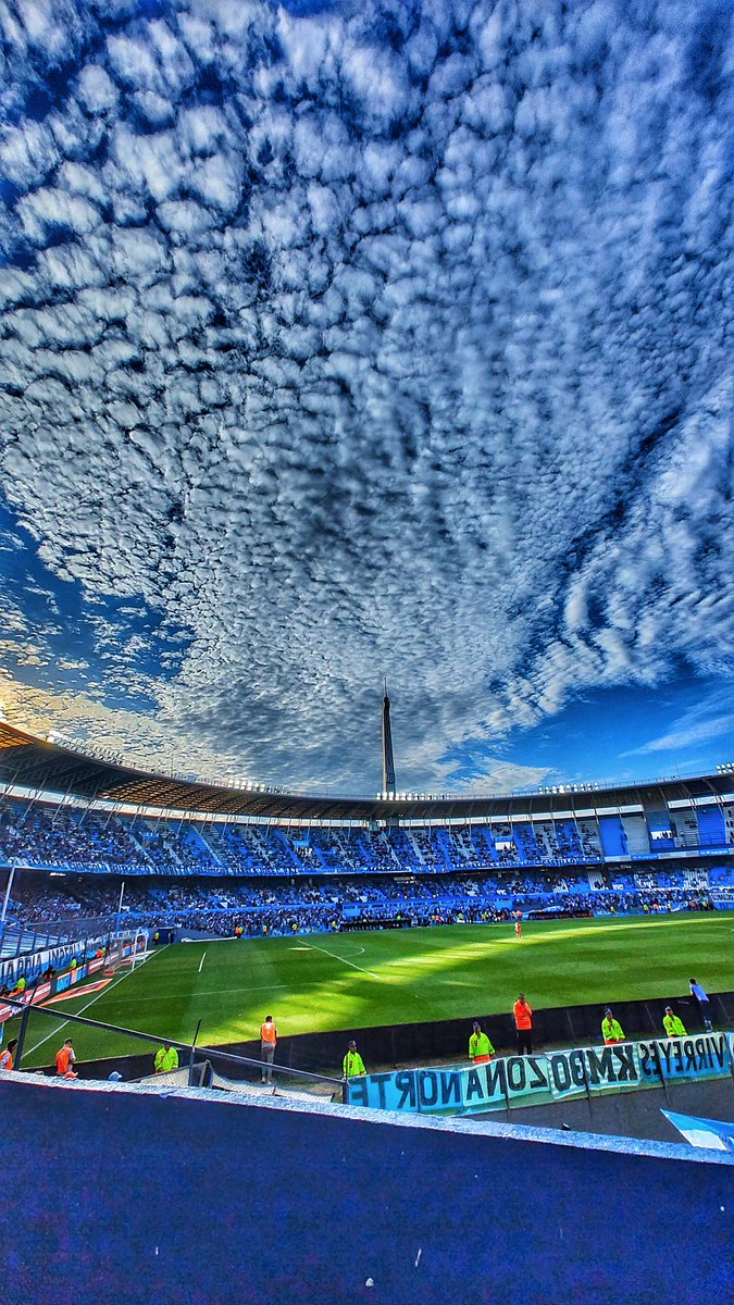 federicotomeo's tweet photo. Encontrar en el cielo los colores de mi Escudo https://t.co/6iKd6sEMbs