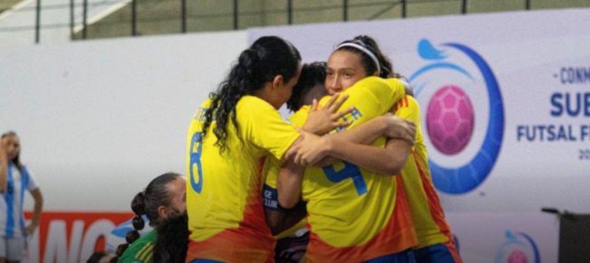 noticiasyabq's tweet photo. Selección Colombia femenina destrona a Brasil y logra histórico título en el Sudamericano Sub-20 de Futsal 

@FCFSeleccionCol Femenina Sub-20 de Futsal campeona por primera vez en su historia del CONMEBOL Sudamericano de la categoría, venció a Brasil https://t.co/zrPoc8Mum9
