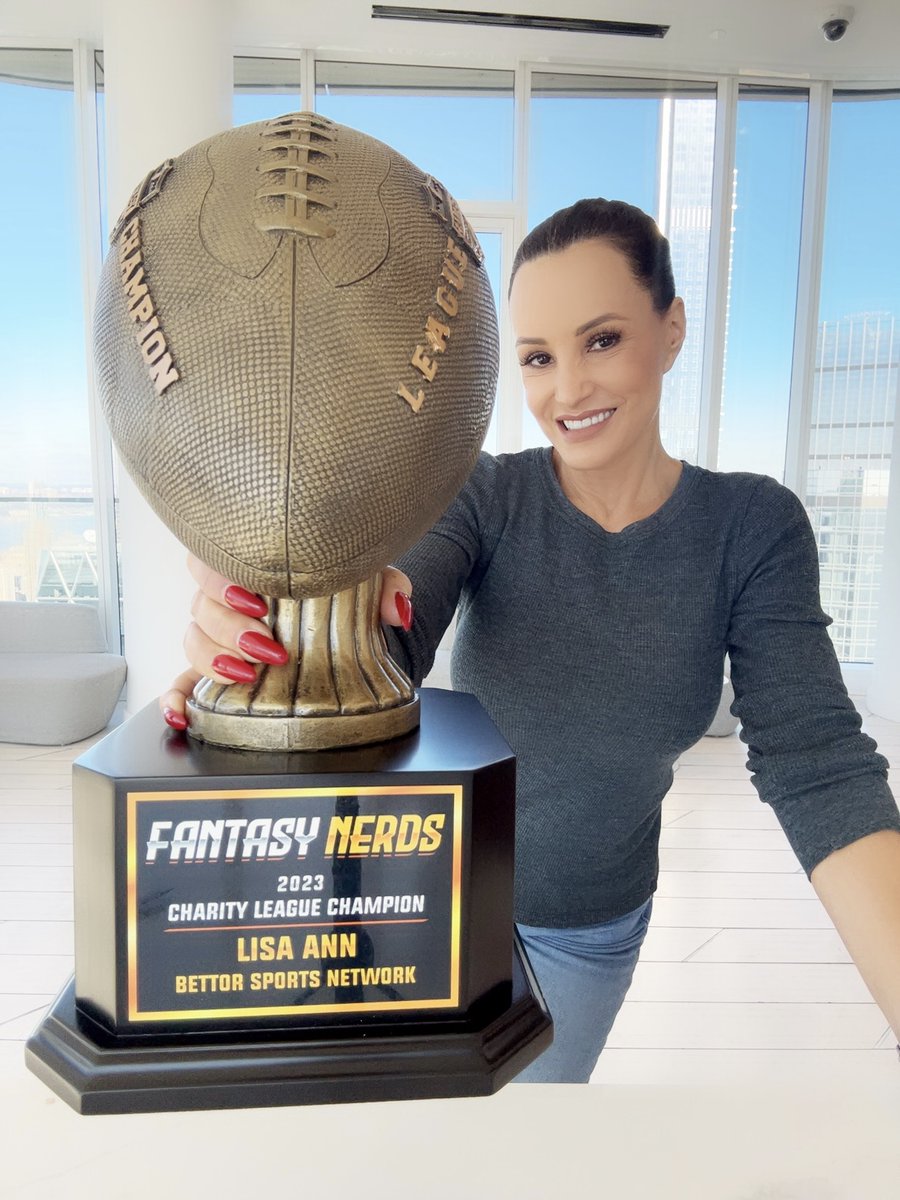 thereallisaann's tweet photo. It's BENCH MVP time! Who ya got? You know, that player that you left on your bench that outscored your starter! @AdamRonis & I will ready them LIVE @SiriusXMFantasy - Drop them here- use the hashtag #BenchMVP https://t.co/XDY3MOkPSZ