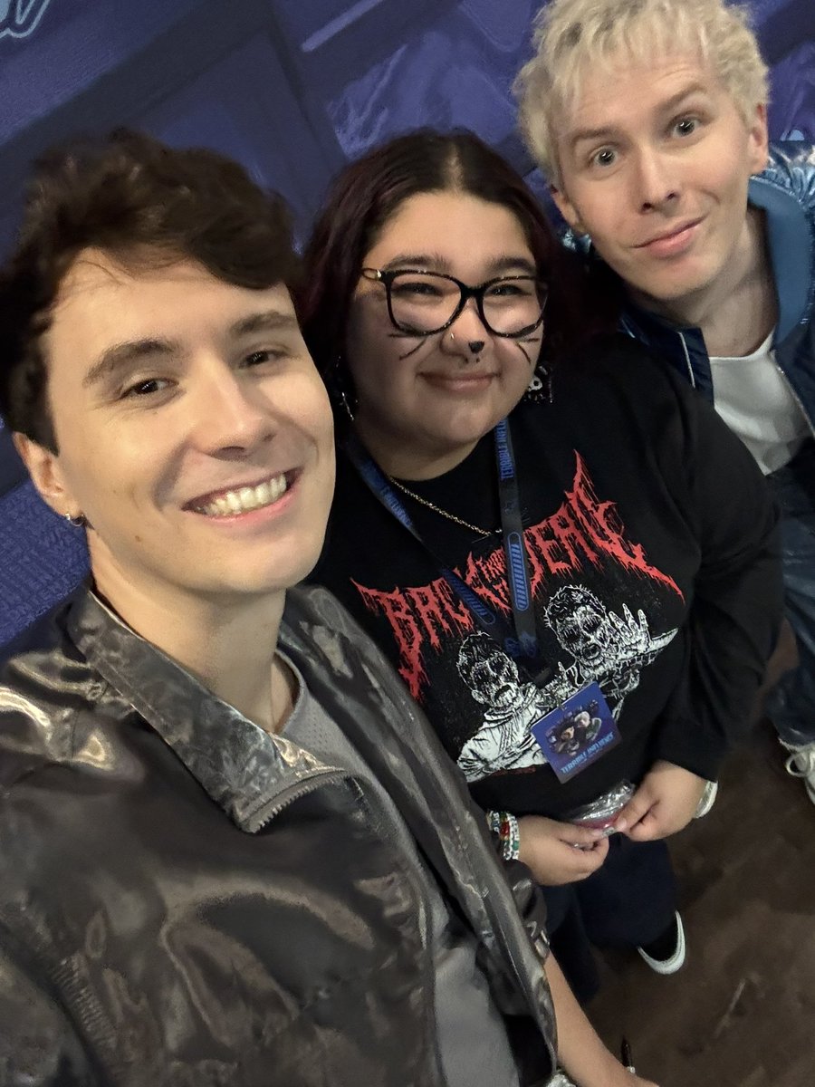danandphilgolf's tweet photo. i return to #phantwt with my m&amp;g photo from like an hour ago :)) #danhowell #phillester #TIT #TITchicago #TIT2024 https://t.co/qVQ3n9BqTC