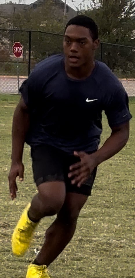 Jlong_BamBam45's tweet photo. Sunday Workday #BamBamLong #GuardDaRanch #MyJourneyGodsTiming @DonnieBaggs_ @WRAB50 @Coach_Ware @PrepRedzoneTX Linebacker with quick feet. #AmpUp over 40 tackles on the season and still hungry #LionMentality all I do is hunt. #SpecialTeamsDawg https://t.co/BWiNNqPR40