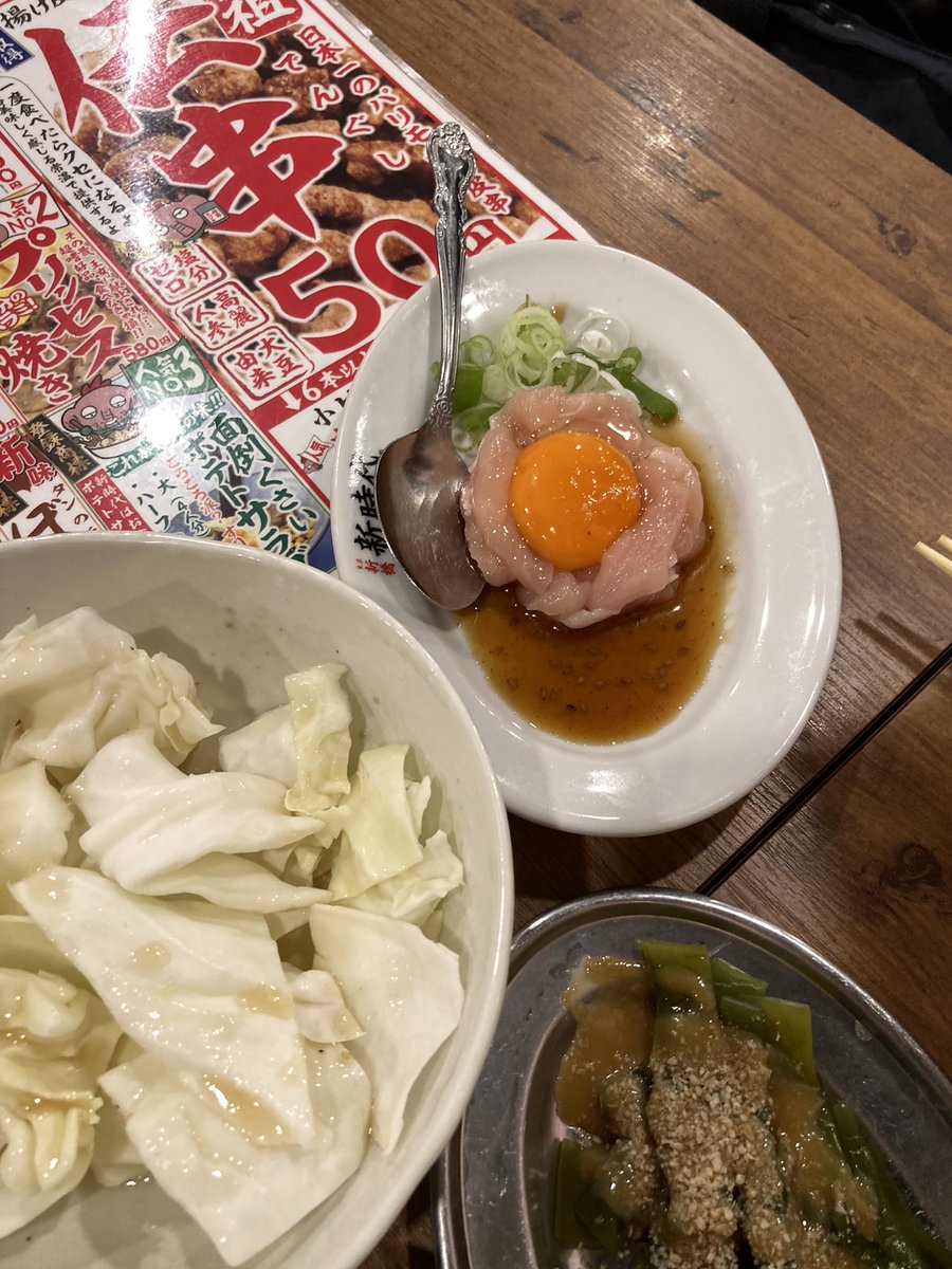 鳥貴族の話が出て久しぶりに食べたいねぇ(´﹃｀) から流れ流れて結果伝串に。
本命の白レバ刺しは売り切れてしまっていたけれども、鳥刺しが食べられたのでまぁ良し！