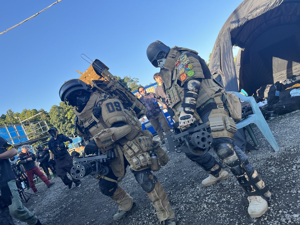 roisin0078's tweet image. #ARMOR祭2024
#ARMOR祭
#アーマー祭 

改めまして、皆様、お疲れ様でした

今年も様々な方がいらっしゃり、創作意欲が大変刺激される体験をさせていただきました❗️

ふと
『今回はミニガン２丁持って来てるし、一緒に撮ってもらえる方に構えてもらったらカッコイイかな❓』…