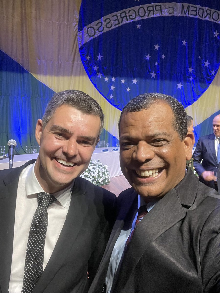 CarllosRocha's tweet photo. Com o Prefeito de Resende - Diogo Balieiro -  na AMAN https://t.co/Us1N7RTp6s