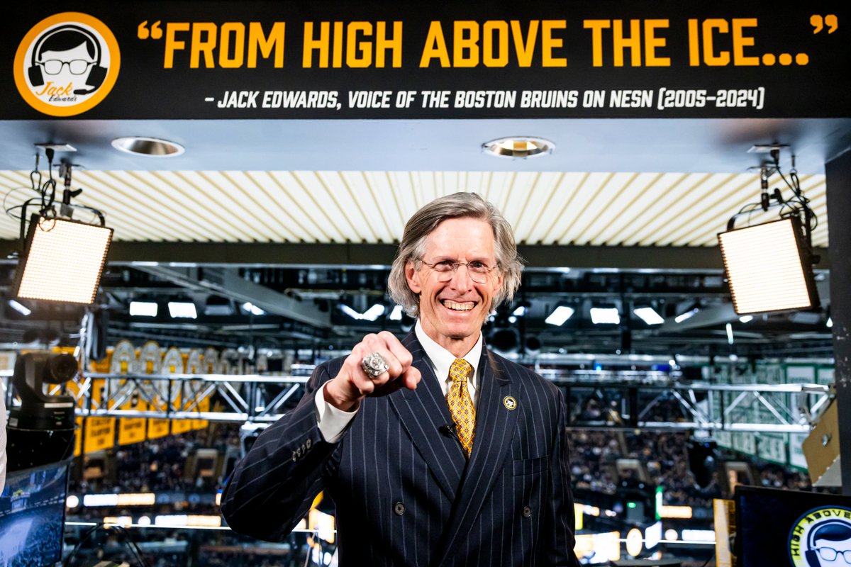 NHLBruins's tweet photo. Back in the booth 🎙️ https://t.co/XAIma2Rgd4