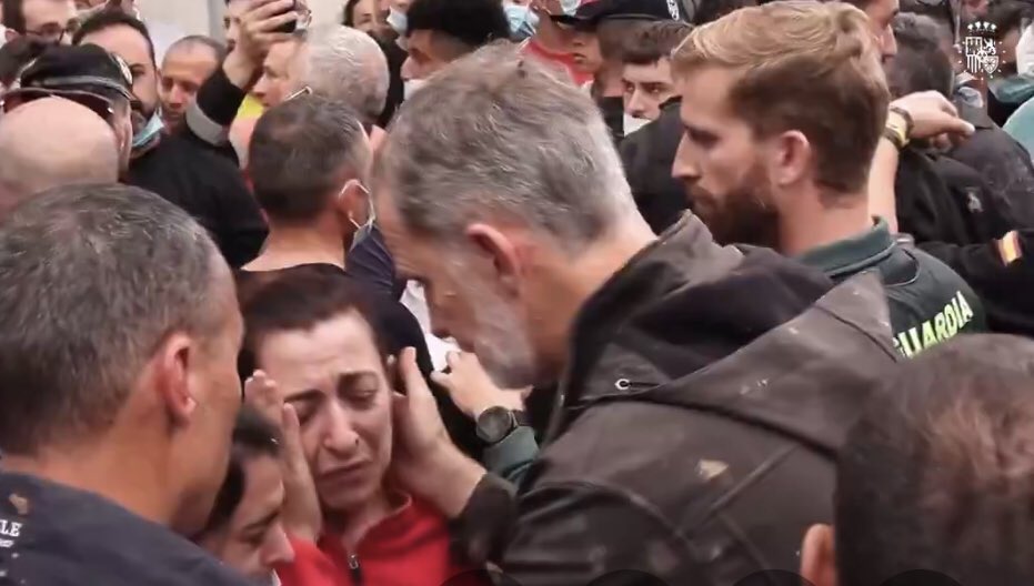 Que lastima que nunca vimos al “humanista” Obrador abrazando y consolando a los mexicanos en Veracruz o Acapulco. Mis respetos para el #ReyDeEspaña Felipe VI que valor de enfrentarse a la ciudadanía y dar la cara. Como calmas el dolor y enojo de cientos de personas… con empatía