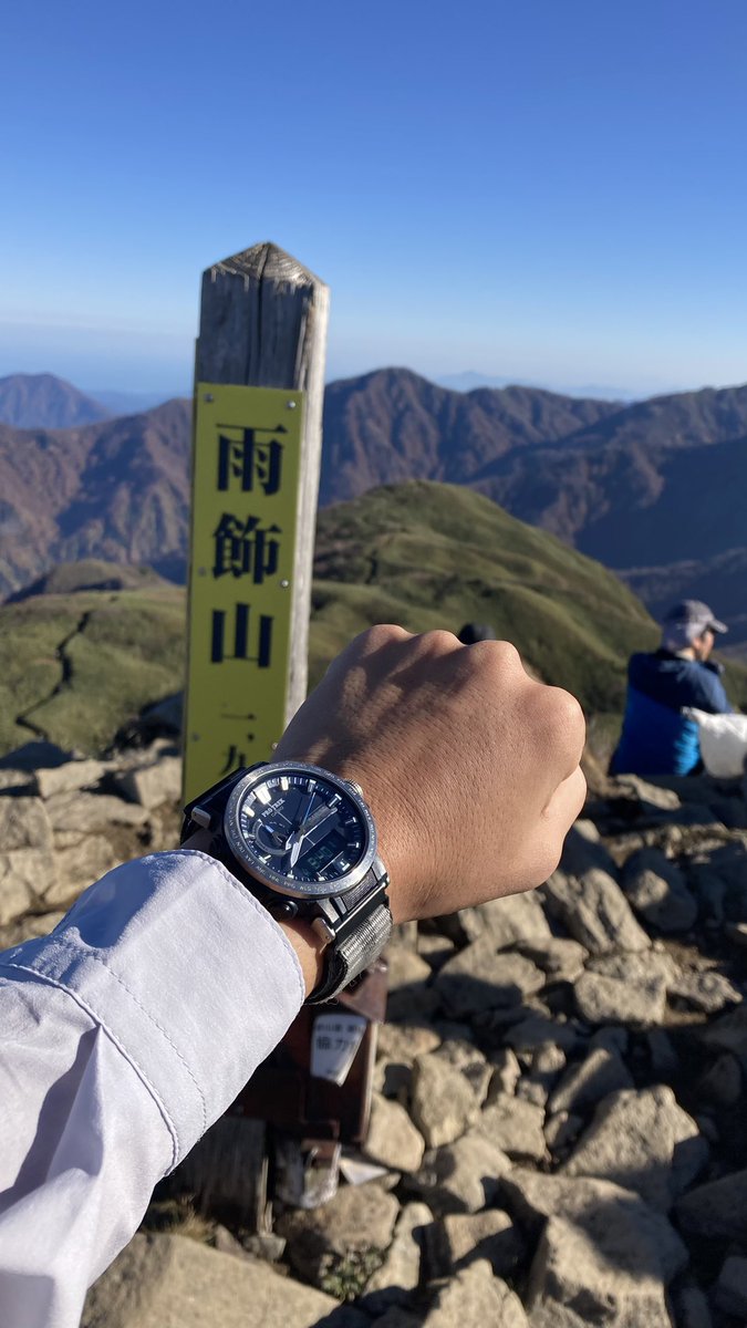 HAL_MEN's tweet photo. 日本百名山　雨飾山山頂でCASIO PRO TREK！

#腕時計 
#PRO TREK
#CASIO
#カシオ
#百名山
#雨飾山 https://t.co/vEHf9BFJud