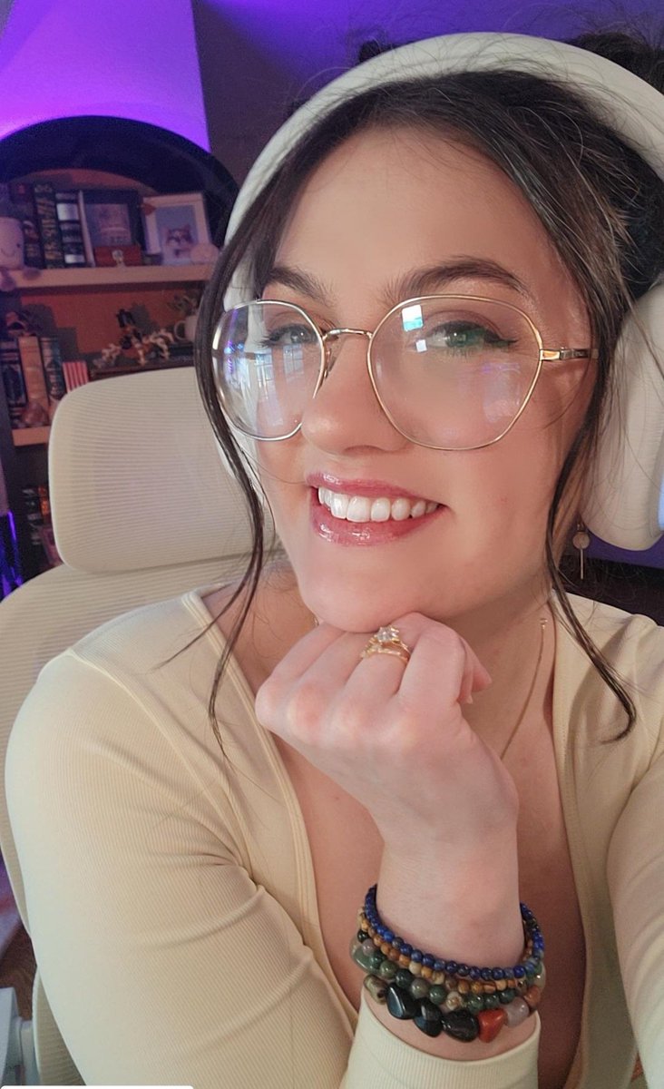lapislindsuli's tweet photo. 🔴#LIVENOW 
Spooky season may be over. But that doesn’t mean the vibes have to end!!🦇🪦⚰️ Building a Vampire Lair in the #Sims4
https://t.co/LwggWBBTSY 

#gamer #gamergirl #twitch #twitchstreamer #twitchaffiliate #womeningaming #cats #catsonstream #thesims4 #simsbuilds #vampires https://t.co/RqsGADk3HM
