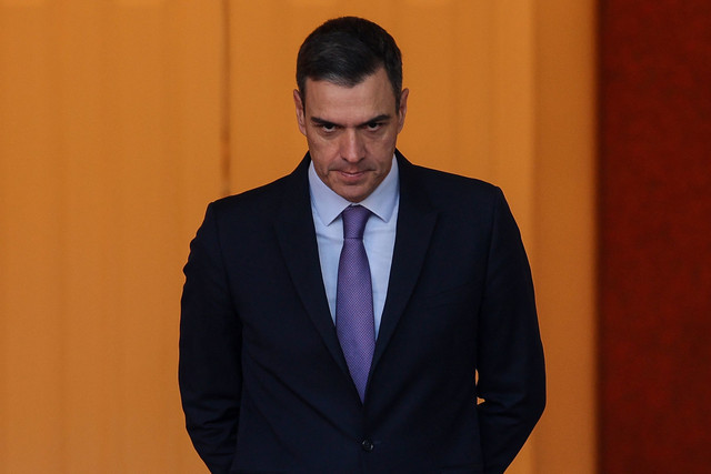 <a href="/PSOE/">PSOE</a> "Es en momentos así cuando un dirigente demuestra su talla política y personal."

Pudiste dar la cara y fuiste el único que salió huyendo.