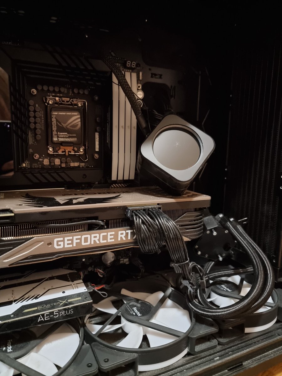 Miss Stabby tweet media