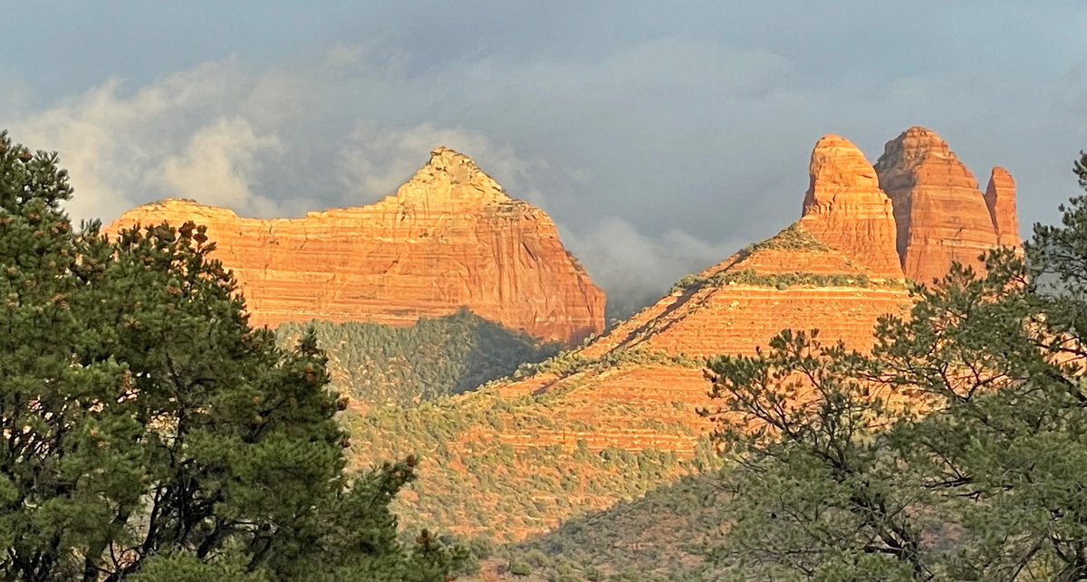 GolsonCharles's tweet photo. The sun has finally come out on a  cold, rainy day in #Sedona.  Have a good night. https://t.co/qQZ0ROZOYJ