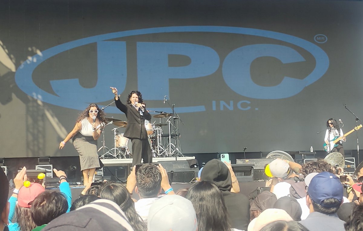 davidpen_pena's tweet photo. FA festival 🤟😎 https://t.co/Bc5U7BtIsx
